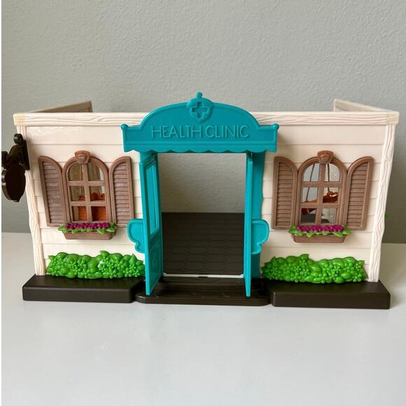 Lil Woodzeez Health Clinic Set with Accessories Incomplete Set - Picture 1 of 14